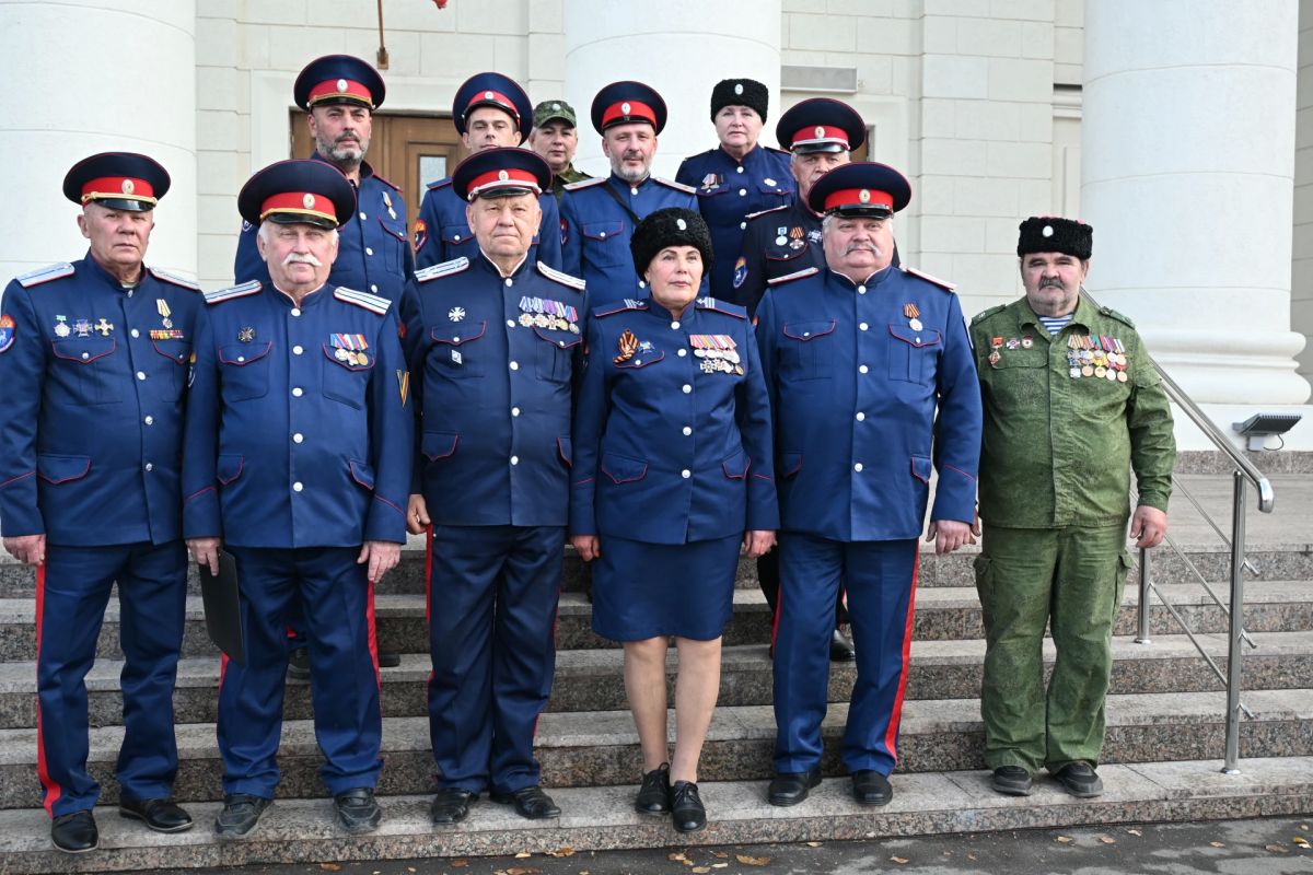 В Краснодонском городском Дворце культуры имени «Молодой гвардии» состоялось тематическое мероприятие, посвящённое Дню казачества Луганской Народной Республики, который отмечается 14 октября