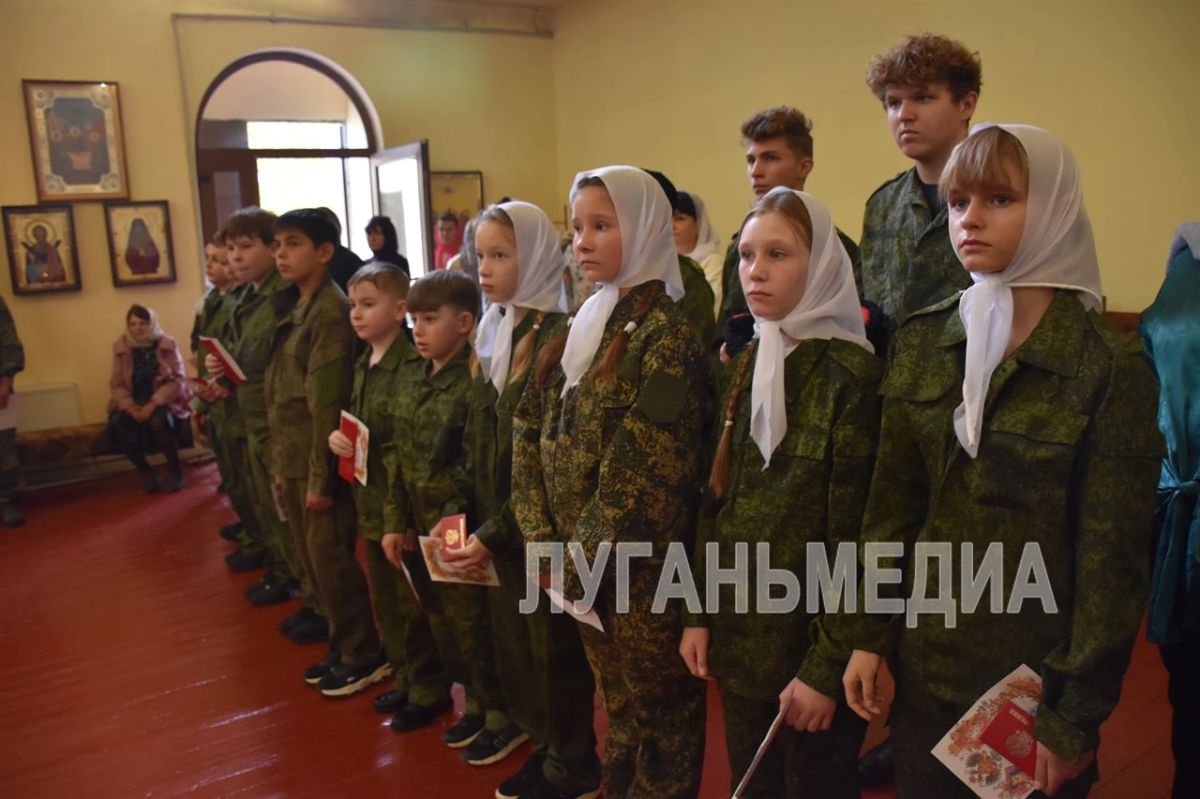 В Свято-Николаевском храме Брянки состоялось торжественное посвящение в казачество В Свято-Николаевском храме Брянки состоялось торжественное посвящение в казачество
