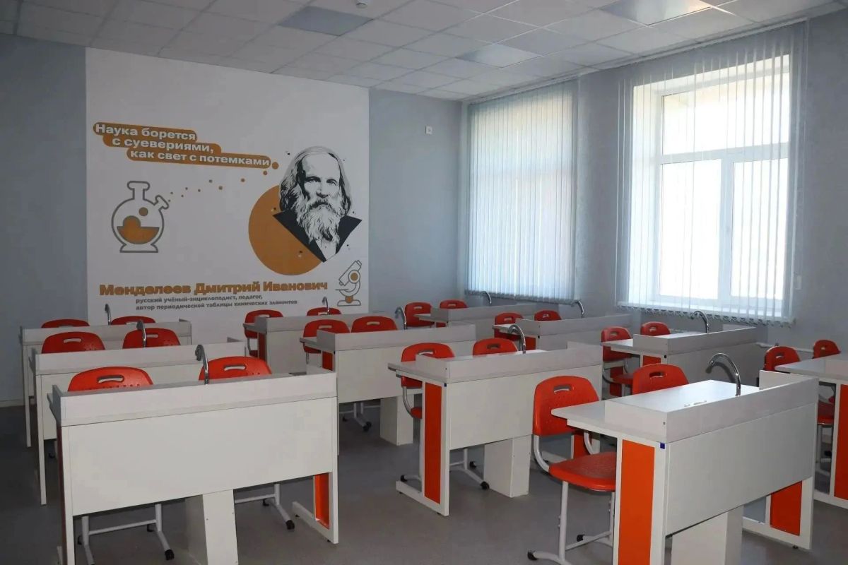В Северодонецкой средней школе № 10 появились «Лица Героев» В Северодонецкой средней школе № 10 появились «Лица Героев»