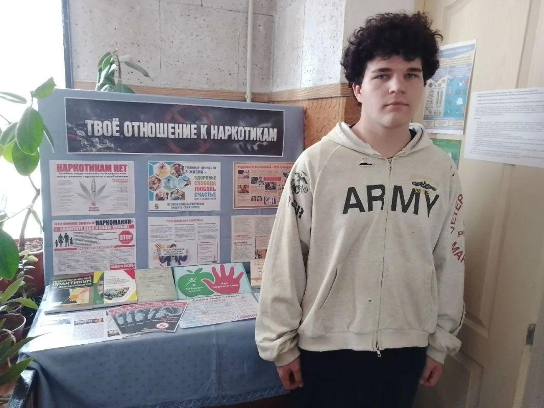 «Твоё отношение к наркотикам»: в Лутугинской библиотеке прошла профилактическая беседа «Твоё отношение к наркотикам»: в Лутугинской библиотеке прошла профилактическая беседа