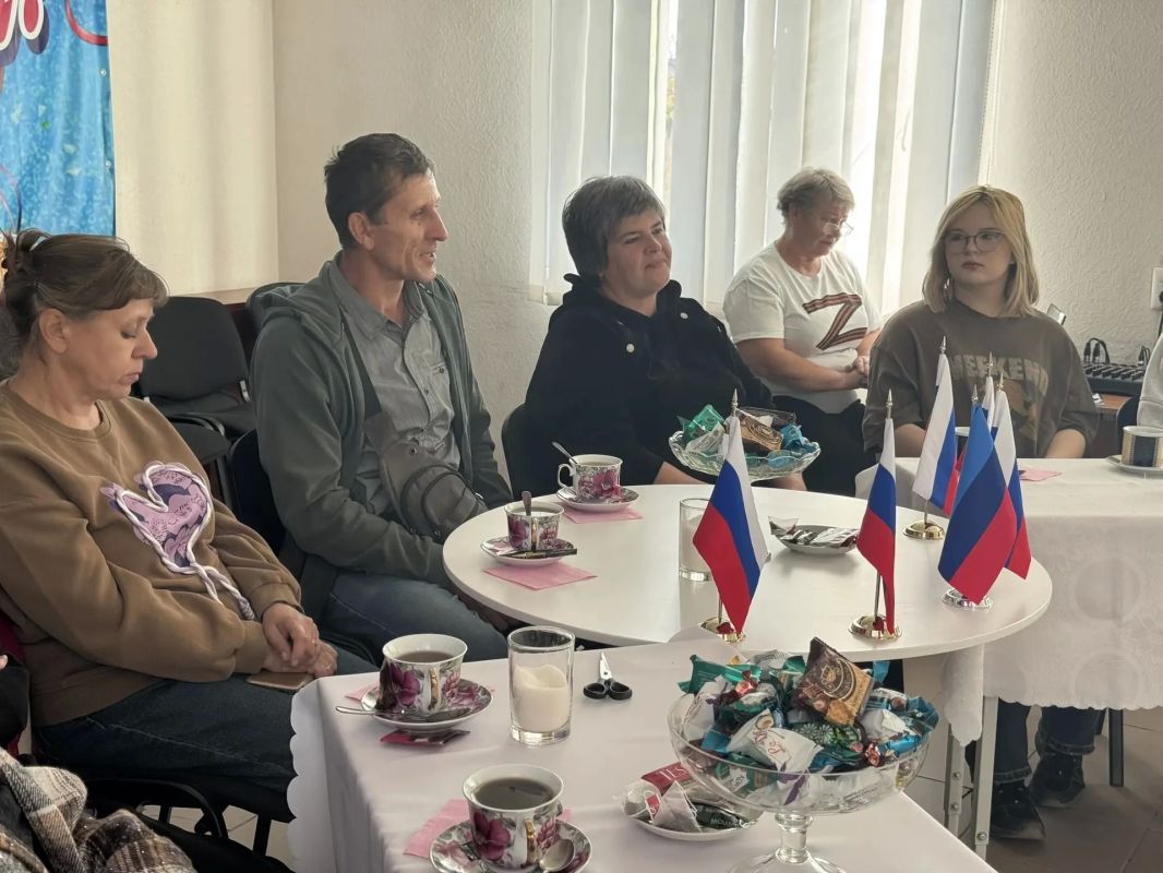 «Знай, солдат! Ты не один! С тобой твоя семья!» «Знай, солдат! Ты не один! С тобой твоя семья!»