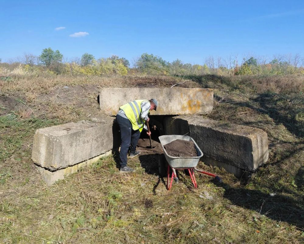 Дорожные службы продолжают содержание водоотводящих сооружений на дорогах республики Дорожные службы продолжают содержание водоотводящих сооружений на дорогах республики