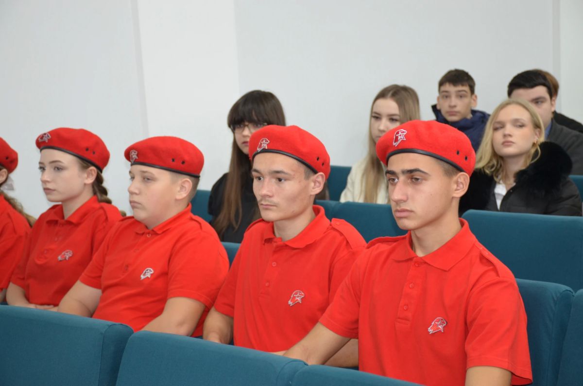 Взгляд в будущее: в Новоайдарском округе отметили День призывника Взгляд в будущее: в Новоайдарском округе отметили День призывника