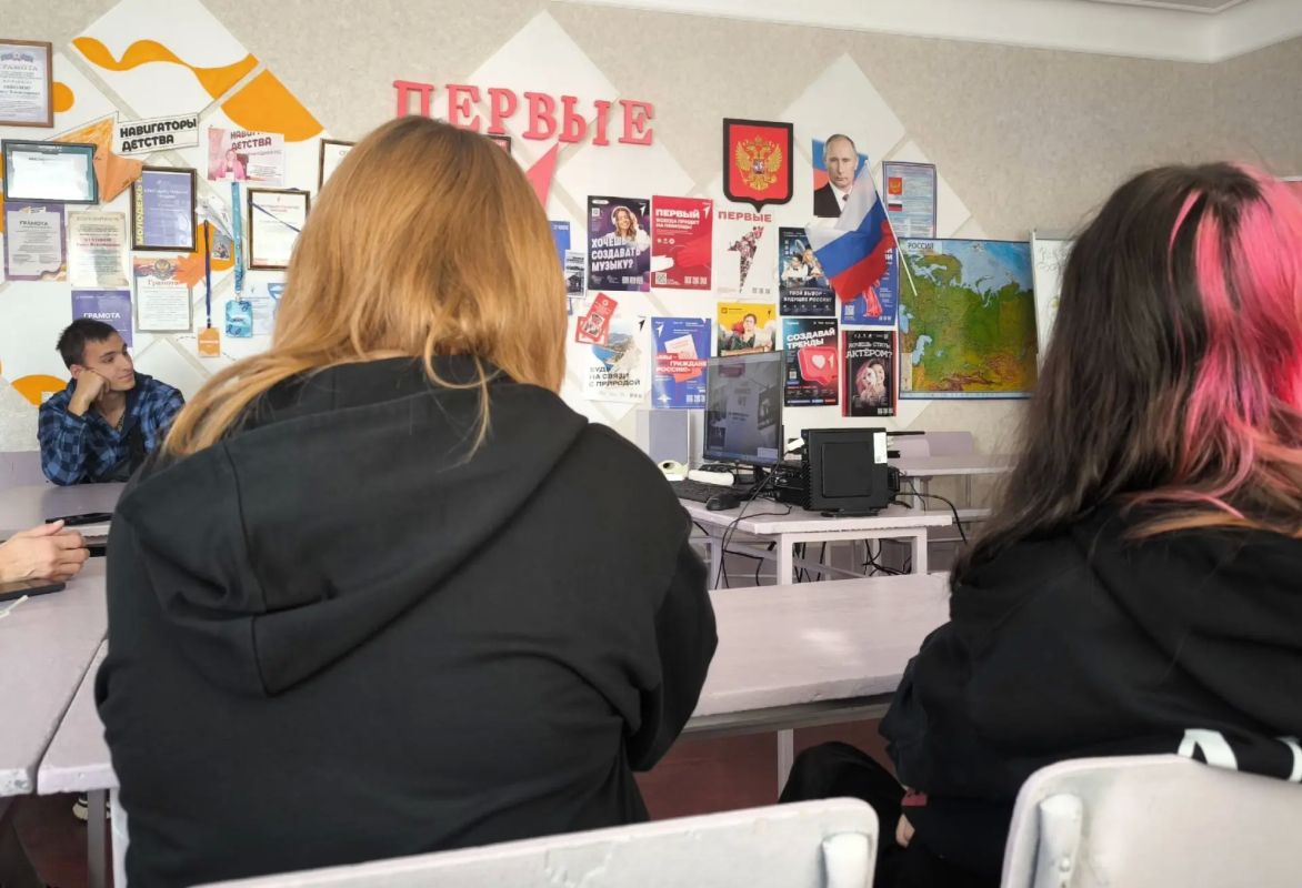 «Новые способы ведения войны»: в Лутугинском колледже обсудили угрозы искусственного интеллекта и интернет-терроризма «Новые способы ведения войны»: в Лутугинском колледже обсудили угрозы искусственного интеллекта и интернет-терроризма