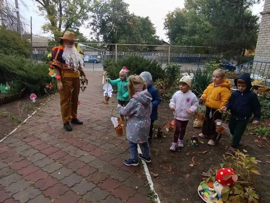 В дошкольном подразделении №1 ГБОУ ЛНР Краснодонский УВК им. В. Парсанова прошел увлекательный «День грибов»! Этот тематический день подарил ребятам массу новых знаний и ярких впечатлений В дошкольном подразделении №1 ГБОУ ЛНР Краснодонский УВК им. В. Парсанова прошел увлекательный «День грибов»! Этот тематический день подарил ребятам массу новых знаний и ярких впечатлений