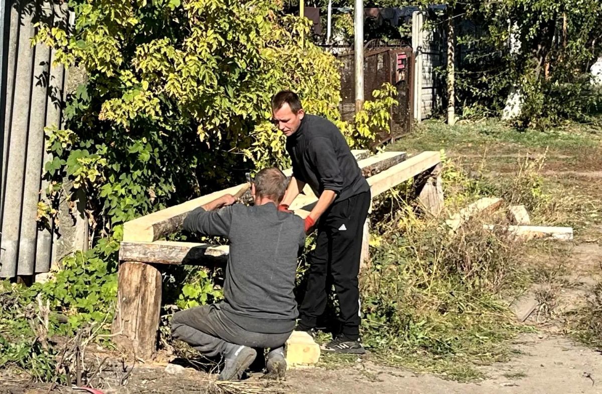В Новоайдаре провели работы по благоустройству улицы Заречной