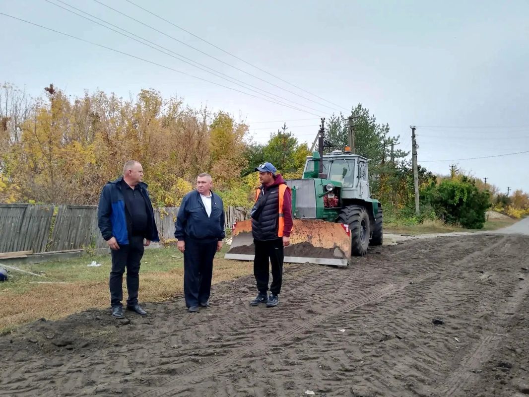 В Новоайдаре провели работы по благоустройству улицы Заречной В Новоайдаре провели работы по благоустройству улицы Заречной