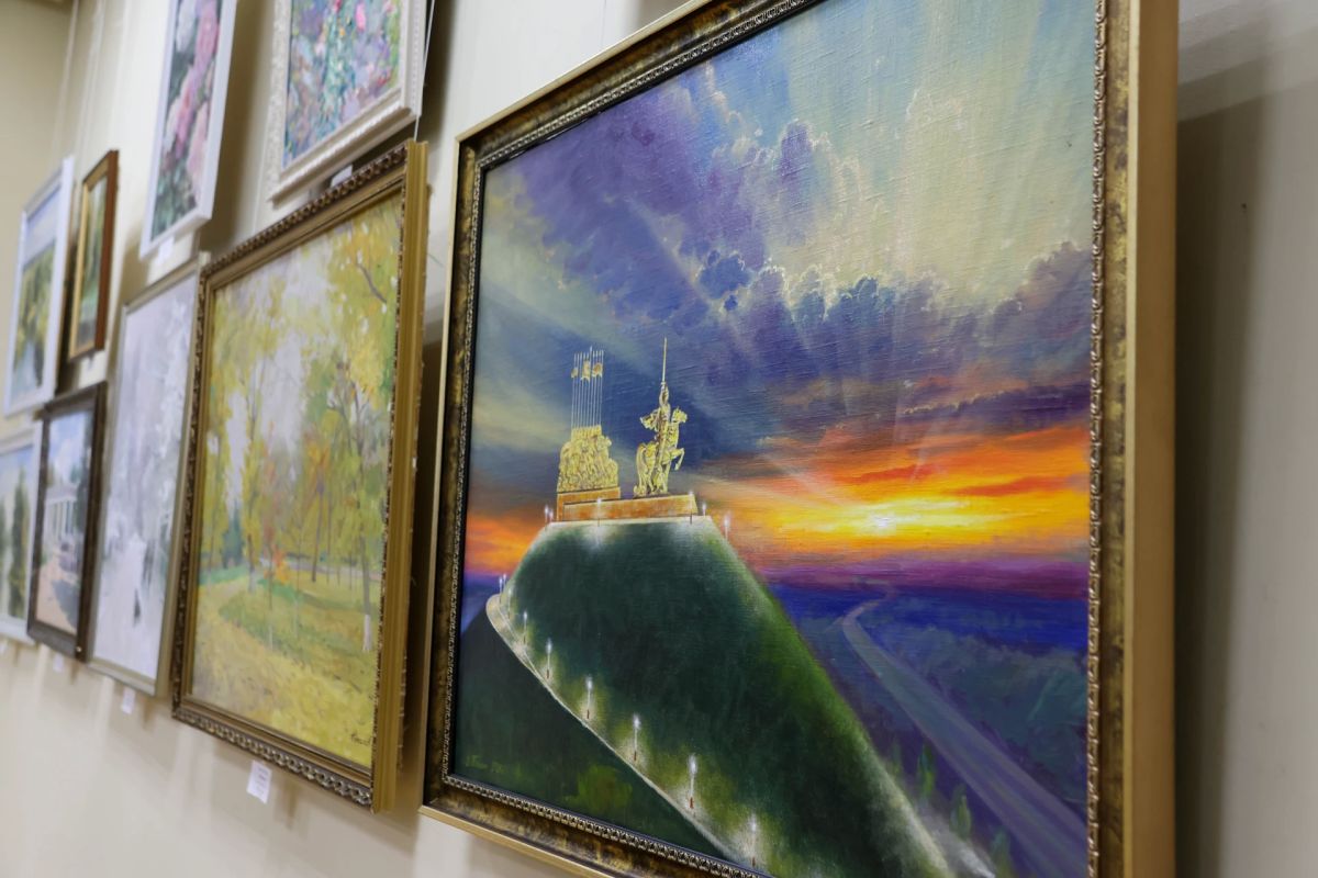 В Луганске открылась выставка «Осенний вернисаж» В Луганске открылась выставка «Осенний вернисаж»