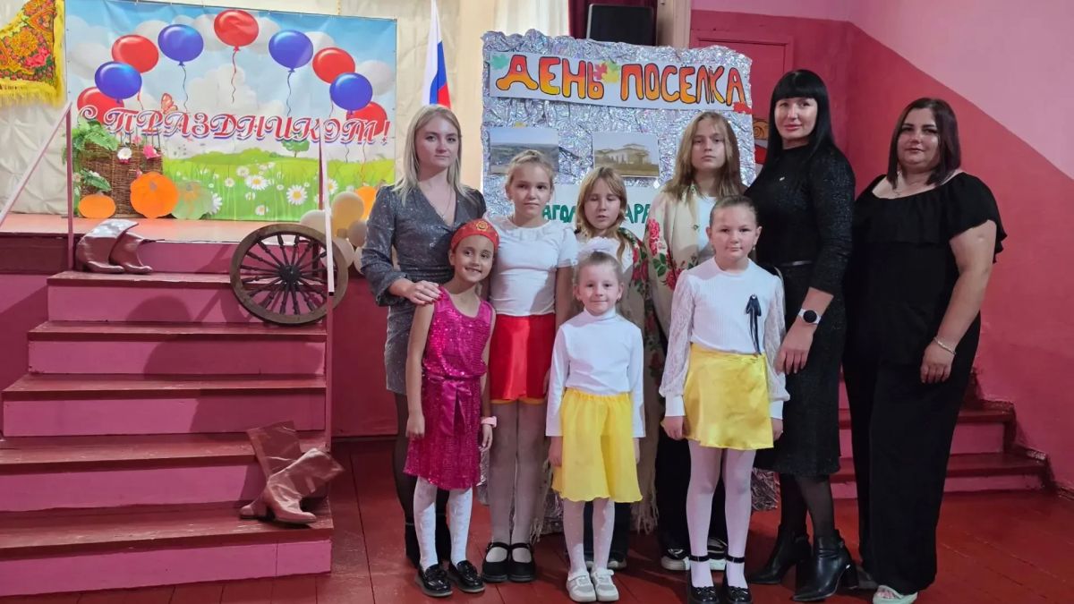 В пгт Нагольно-Тарасовка отметили день улицы "Здесь Родины моей начало" В пгт Нагольно-Тарасовка отметили день улицы "Здесь Родины моей начало"