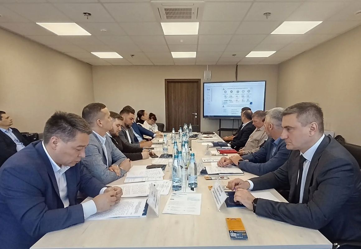 ЛНР посетила делегация представителей Минпромторга и промышленников Самарской области
