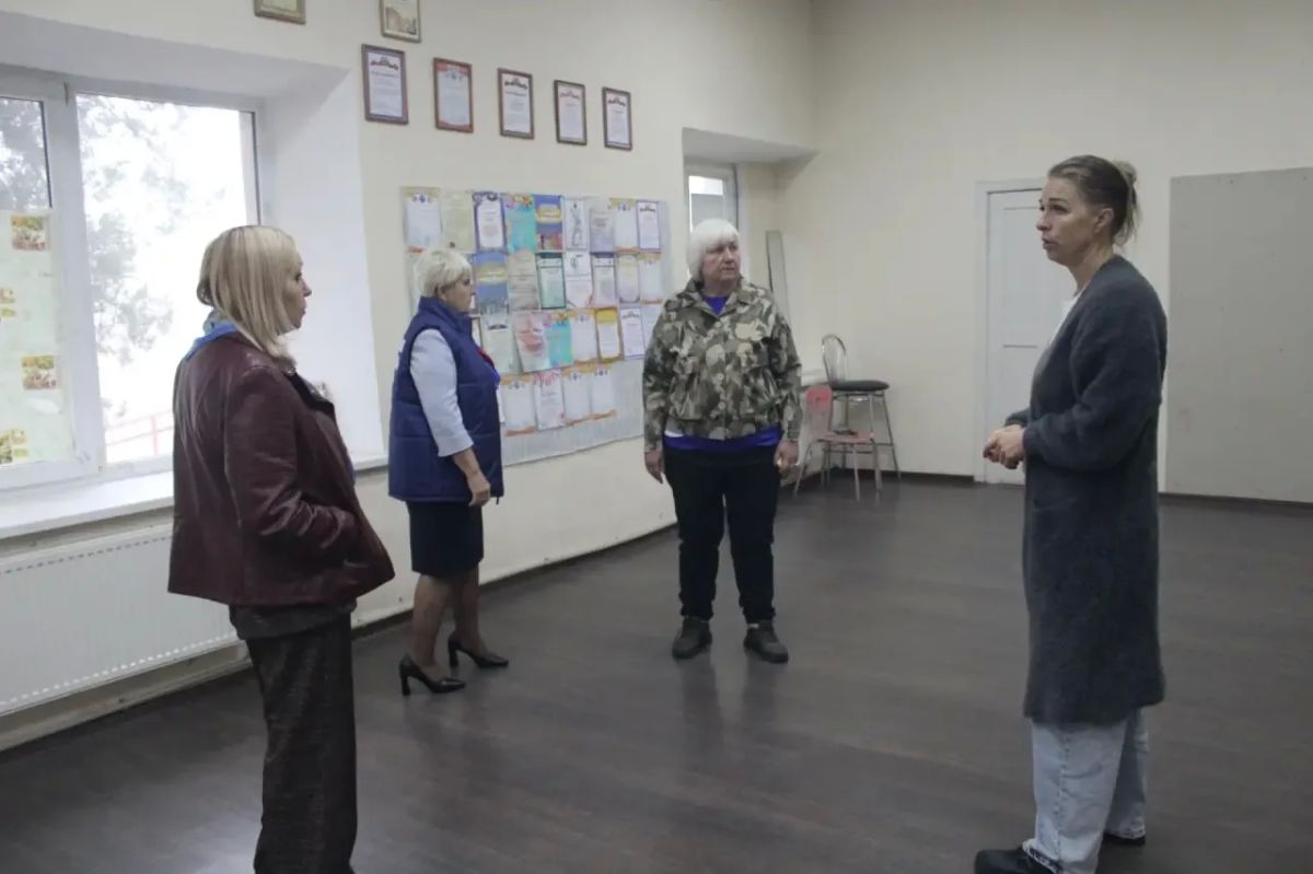 Светлана Гизай: Вместе с Председателем Совета Славяносербского округа, замсекретаря местного отделения Партии «Единая Россия», Председателем местного отделения Союза женщин России Антониной Гречишкиной, муниципальным... Светлана Гизай: Вместе с Председателем Совета Славяносербского округа, замсекретаря местного отделения Партии «Единая Россия», Председателем местного отделения Союза женщин России Антониной Гречишкиной, муниципальным...