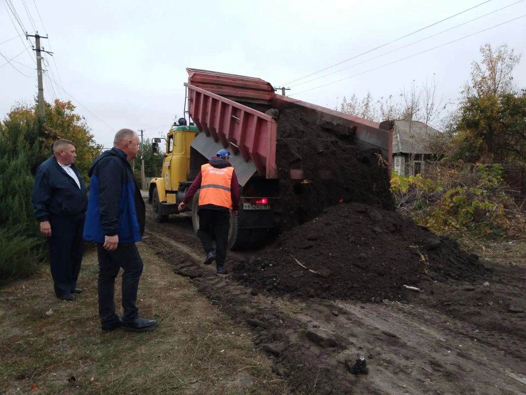 В Новоайдаре провели работы по благоустройству улицы Заречной В Новоайдаре провели работы по благоустройству улицы Заречной