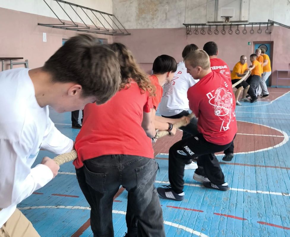 В Лутугинском колледже прошли соревнования «Быстрые, сильные, ловкие» В Лутугинском колледже прошли соревнования «Быстрые, сильные, ловкие»
