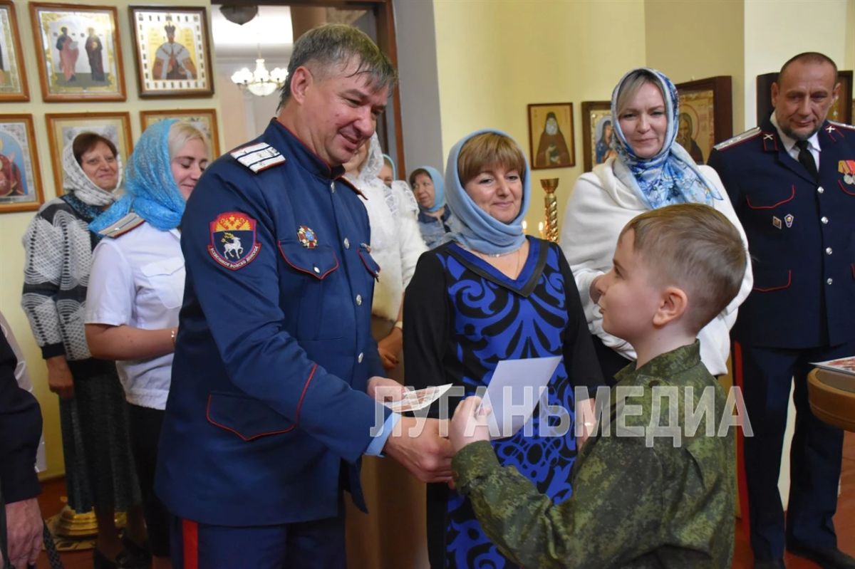 В Свято-Николаевском храме Брянки состоялось торжественное посвящение в казачество В Свято-Николаевском храме Брянки состоялось торжественное посвящение в казачество
