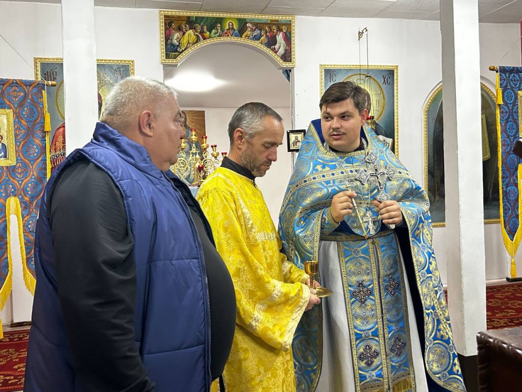 Сегодня депутат Совета городского округа муниципального образования Луганской Народной Республики город Красный Луч Шахов Игорь Викторович вместе со сторонниками Краснолучского местного отделения партии «Единая Россия»... Сегодня депутат Совета городского округа муниципального образования Луганской Народной Республики город Красный Луч Шахов Игорь Викторович вместе со сторонниками Краснолучского местного отделения партии «Единая Россия»...