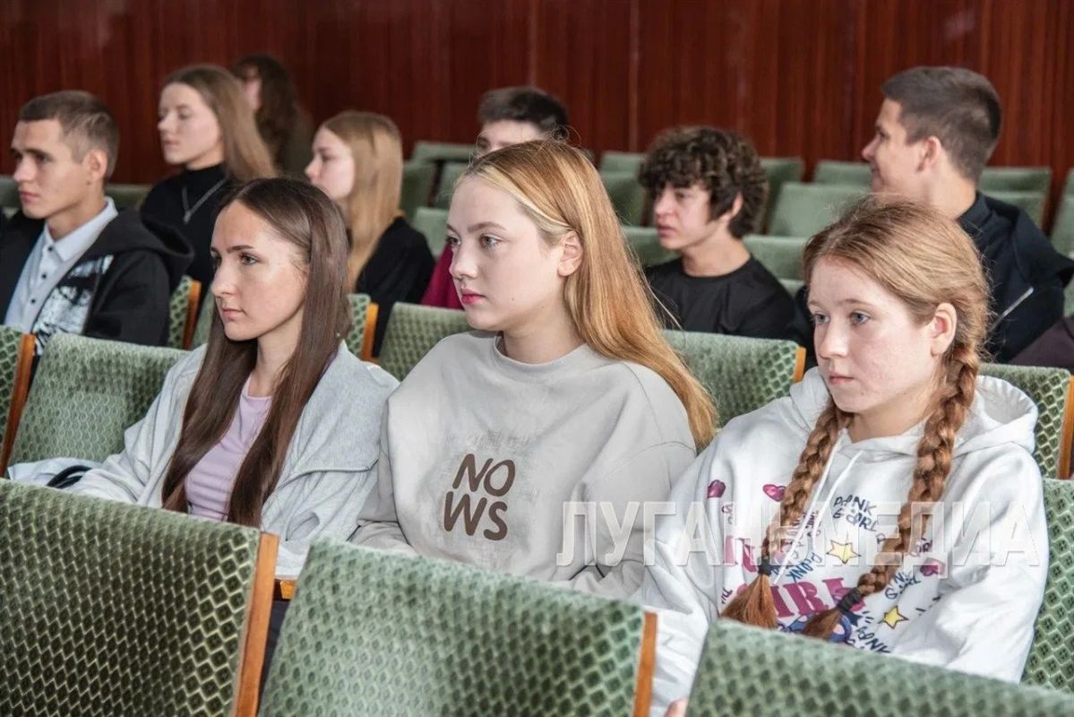 В Луганске состоялся межрегиональный форум работающей молодежи «Молодежь В Луганске состоялся межрегиональный форум работающей молодежи «Молодежь