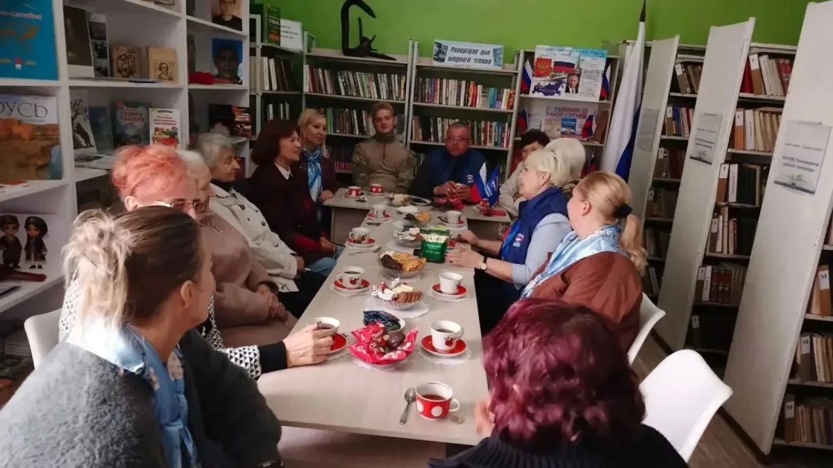 Светлана Гизай: Вместе с Председателем Совета Славяносербского округа, замсекретаря местного отделения Партии «Единая Россия», Председателем местного отделения Союза женщин России Антониной Гречишкиной, муниципальным... Светлана Гизай: Вместе с Председателем Совета Славяносербского округа, замсекретаря местного отделения Партии «Единая Россия», Председателем местного отделения Союза женщин России Антониной Гречишкиной, муниципальным...