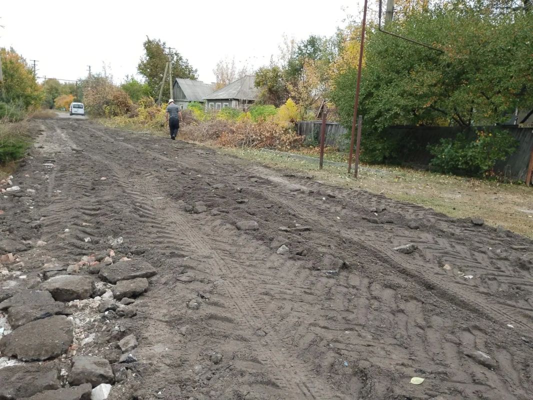 В Новоайдаре провели работы по благоустройству улицы Заречной В Новоайдаре провели работы по благоустройству улицы Заречной