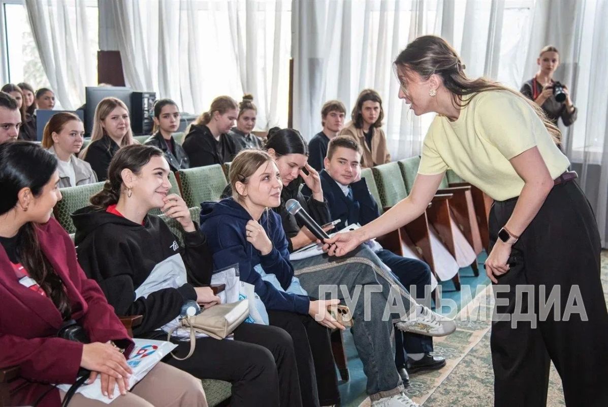 В Луганске состоялся межрегиональный форум работающей молодежи «Молодежь В Луганске состоялся межрегиональный форум работающей молодежи «Молодежь