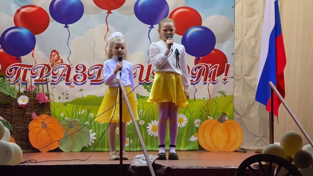 В пгт Нагольно-Тарасовка отметили день улицы "Здесь Родины моей начало" В пгт Нагольно-Тарасовка отметили день улицы "Здесь Родины моей начало"
