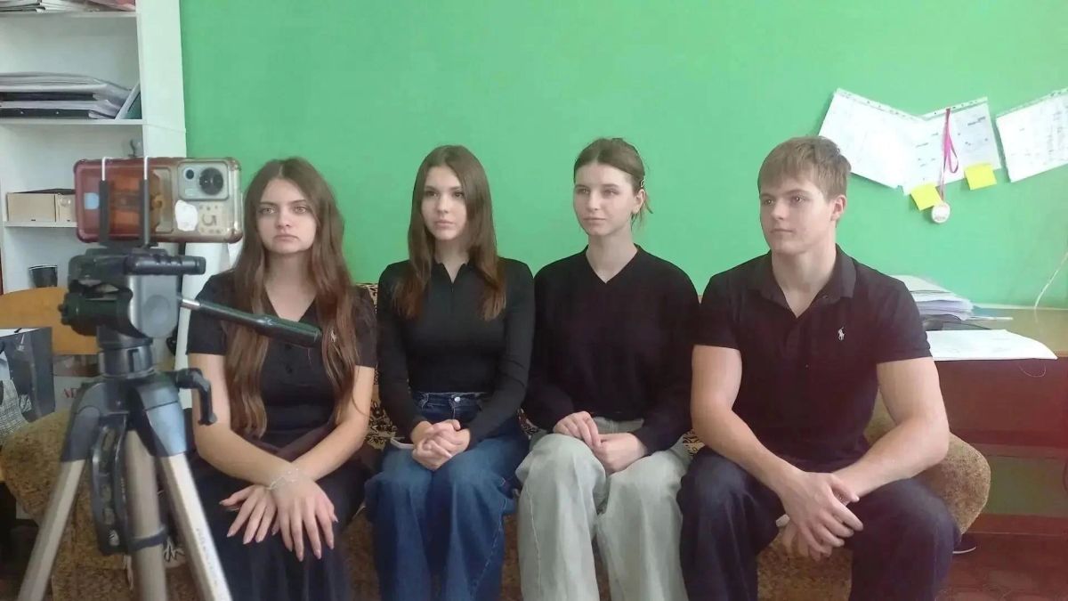 Школьники Нижнего Нагольчика и Калмыкии приняли участие в мастер-лекции «Образ будущего России» Школьники Нижнего Нагольчика и Калмыкии приняли участие в мастер-лекции «Образ будущего России»