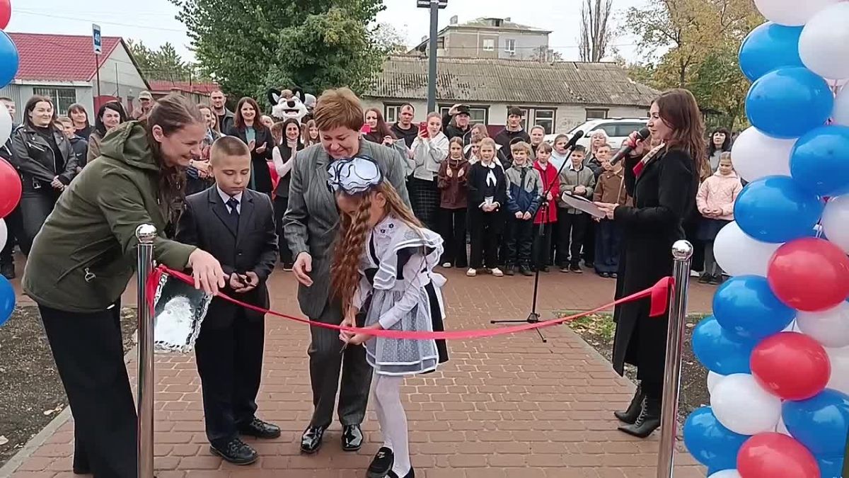 Андрей Рубанцов: В Ровеньках открыли обновлённую общественную территорию на улице Чехова В нашем городе стало ещё одним уютным местом больше! Состоялось торжественное открытие благоустроенной общественной территории на...