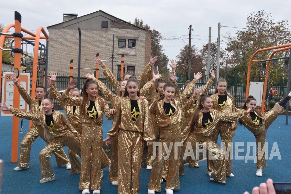 В Ровеньках состоялось торжественное открытие общественной территории на улице Чехова В Ровеньках состоялось торжественное открытие общественной территории на улице Чехова