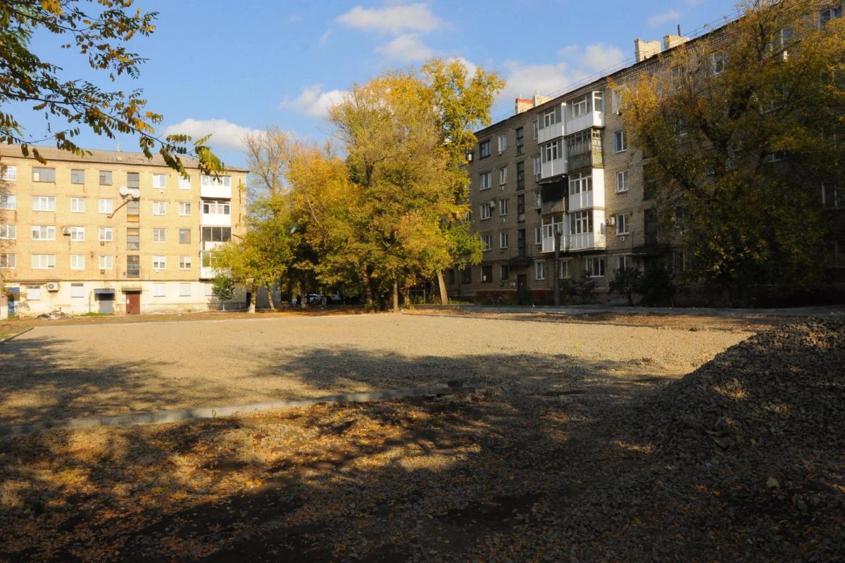 По Народной программе благоустраивают сразу две придомовые территории в Свердловске По Народной программе благоустраивают сразу две придомовые территории в Свердловске