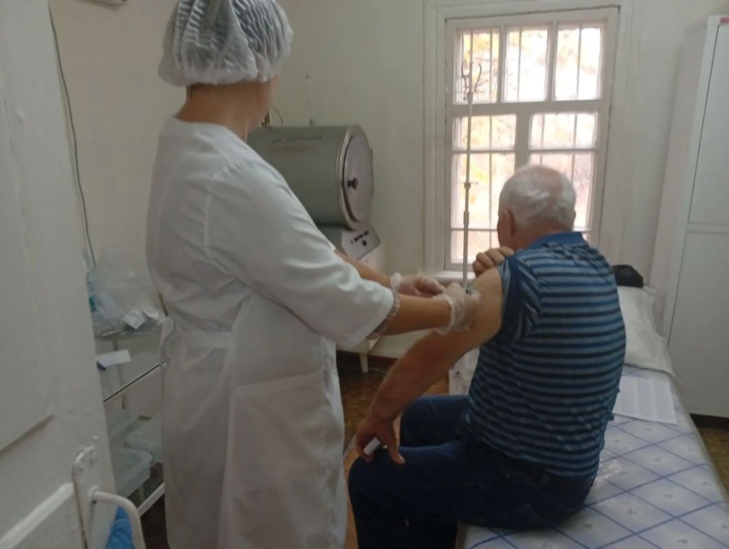 В пгт. Штеровка прошла выездная вакцинация от гриппа и COVID-19 В пгт. Штеровка прошла выездная вакцинация от гриппа и COVID-19