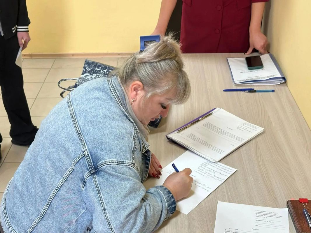 В Администрации Перевальского муниципального округа прошла профилактическая беседа с несовершеннолетним