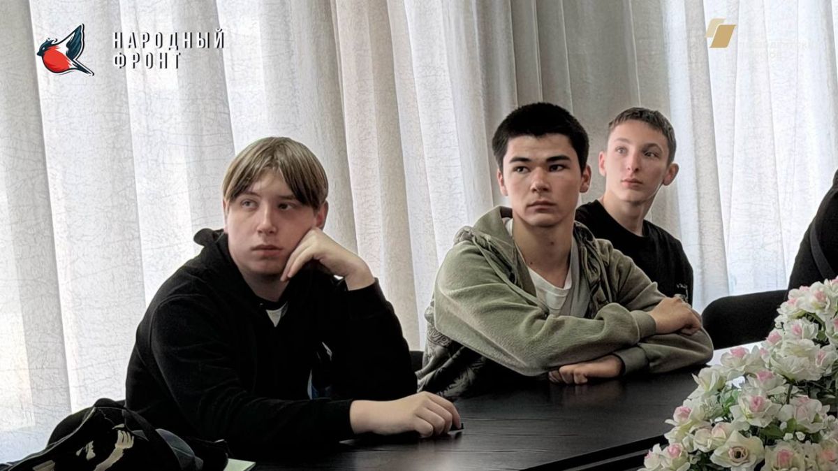 Молодежка Народного фронта провела яркую ознакомительную агитацию студентам в ФГБОУ ВО ЛНР «ЛГАУ им. К.Е. Ворошилова»! Молодежка Народного фронта провела яркую ознакомительную агитацию студентам в ФГБОУ ВО ЛНР «ЛГАУ им. К.Е. Ворошилова»!