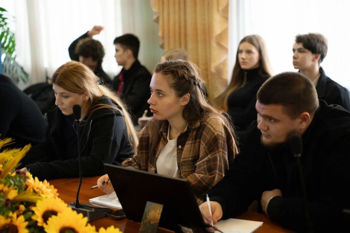 В Луганске состоялся межрегиональный форум работающей молодежи «Молодежь В Луганске состоялся межрегиональный форум работающей молодежи «Молодежь