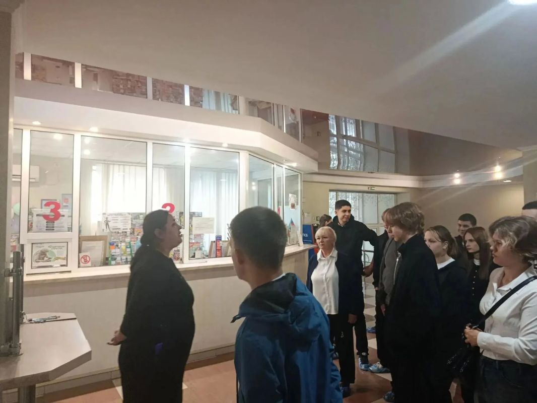 Профориентация по-почтовому: заглянули за кулисы Луганского Почтамта! Профориентация по-почтовому: заглянули за кулисы Луганского Почтамта!