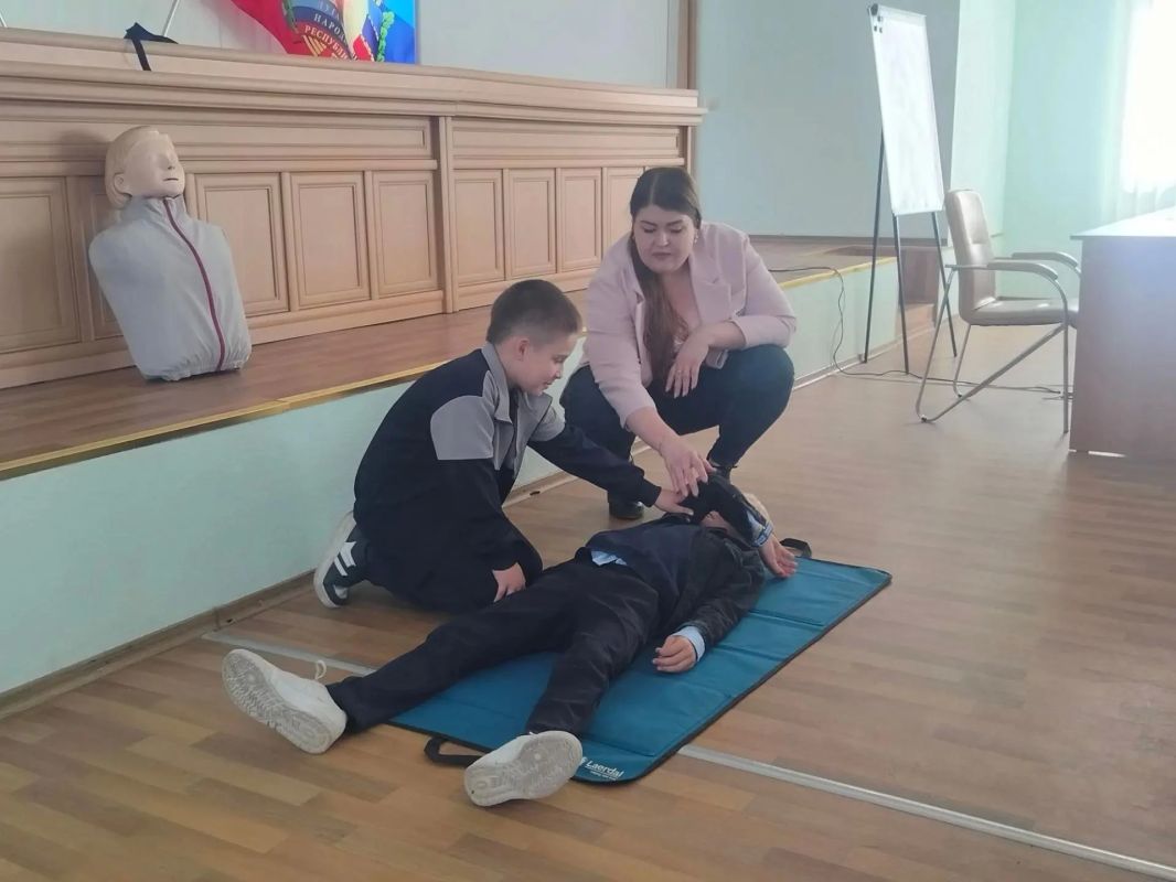 Учащиеся Луганской школы заглянули в гости на скорую помощь Учащиеся Луганской школы заглянули в гости на скорую помощь