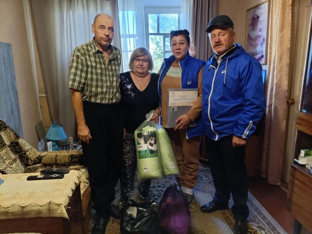 Активисты Единой России помогают жителям ЛНР, оказавшимся в сложной жизненной ситуации Активисты Единой России помогают жителям ЛНР, оказавшимся в сложной жизненной ситуации