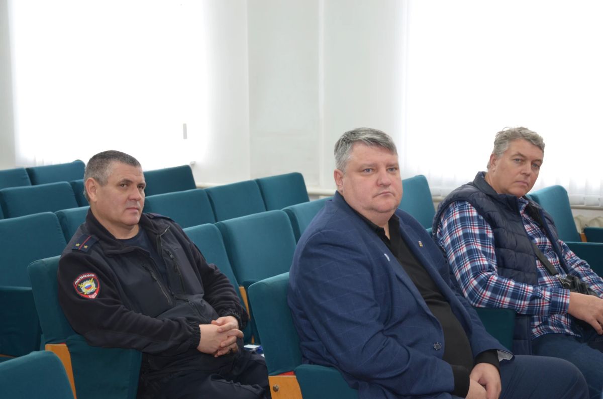 В Новоайдарском округе состоялось очередное заседание комиссии по делам несовершеннолетних В Новоайдарском округе состоялось очередное заседание комиссии по делам несовершеннолетних