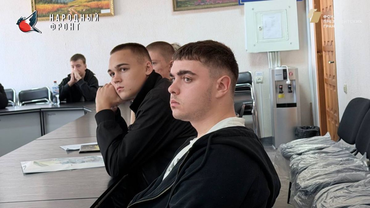 Молодежка Народного фронта провела яркую ознакомительную агитацию студентам в ФГБОУ ВО ЛНР «ЛГАУ им. К.Е. Ворошилова»! Молодежка Народного фронта провела яркую ознакомительную агитацию студентам в ФГБОУ ВО ЛНР «ЛГАУ им. К.Е. Ворошилова»!