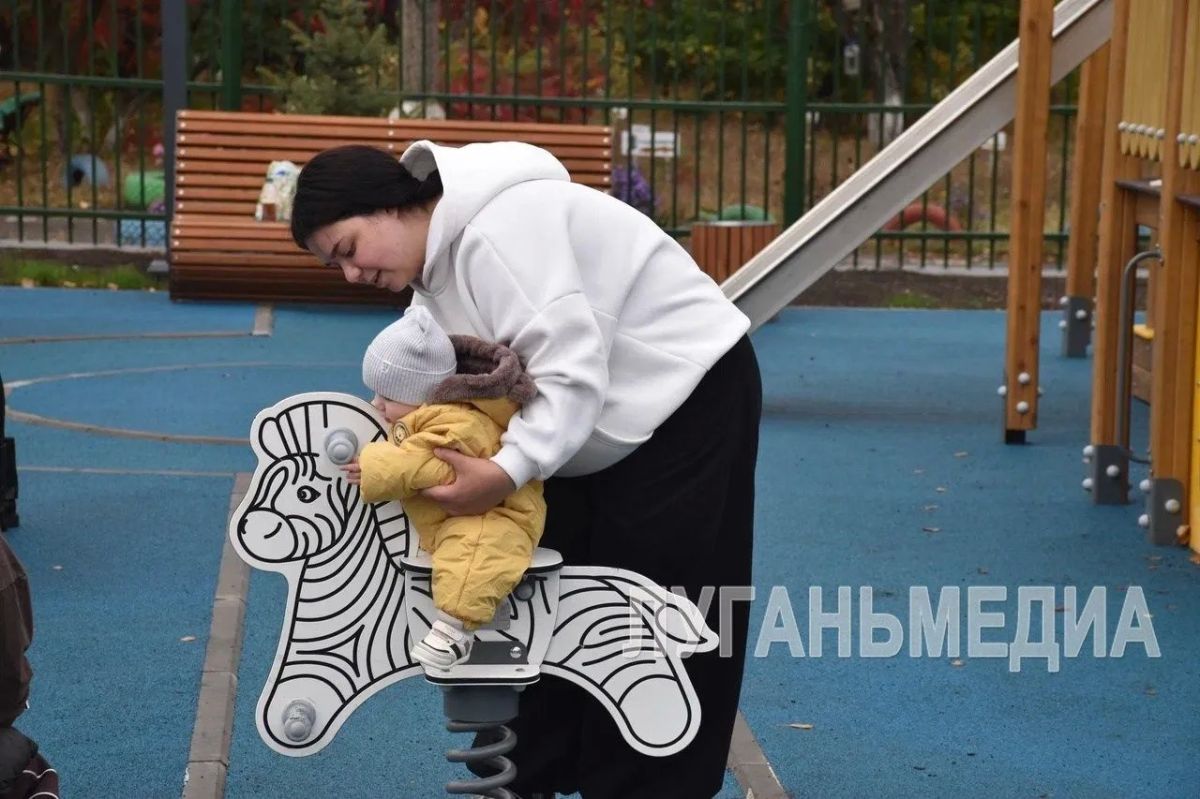 В Ровеньках состоялось торжественное открытие общественной территории на улице Чехова В Ровеньках состоялось торжественное открытие общественной территории на улице Чехова