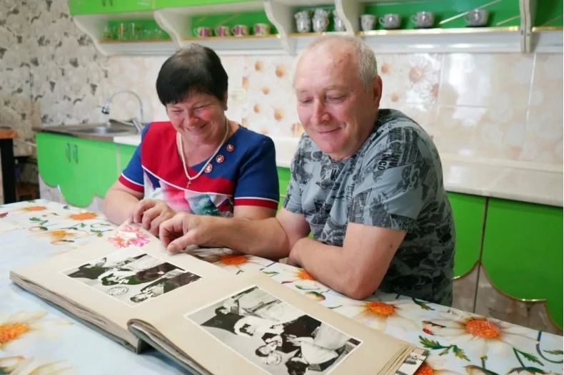 ОБЗОР ПРЕССЫ «ВОСТОЧНЫЙ ЭКСПРЕСС»: «Есть женщины в русских селеньях…» ОБЗОР ПРЕССЫ «ВОСТОЧНЫЙ ЭКСПРЕСС»: «Есть женщины в русских селеньях…»