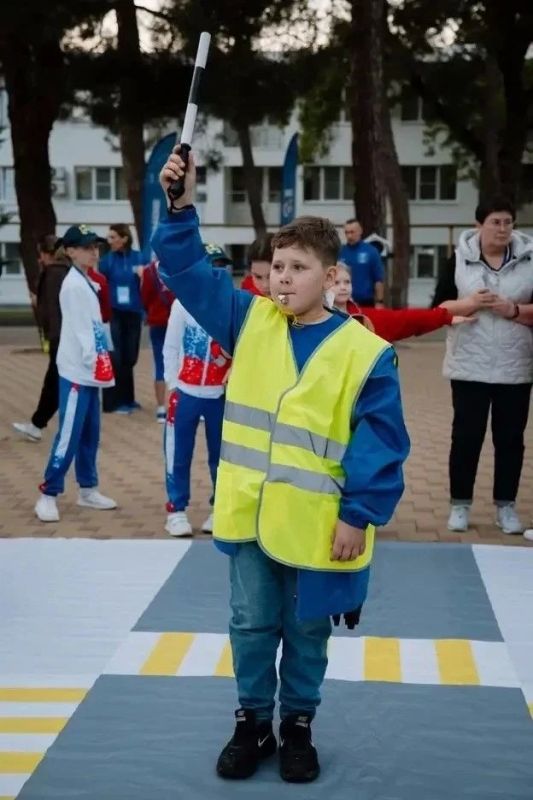 Команда ЮИД луганской школы представила республику в финале Всероссийского конкурса «Безопасное колесо» Команда ЮИД луганской школы представила республику в финале Всероссийского конкурса «Безопасное колесо»