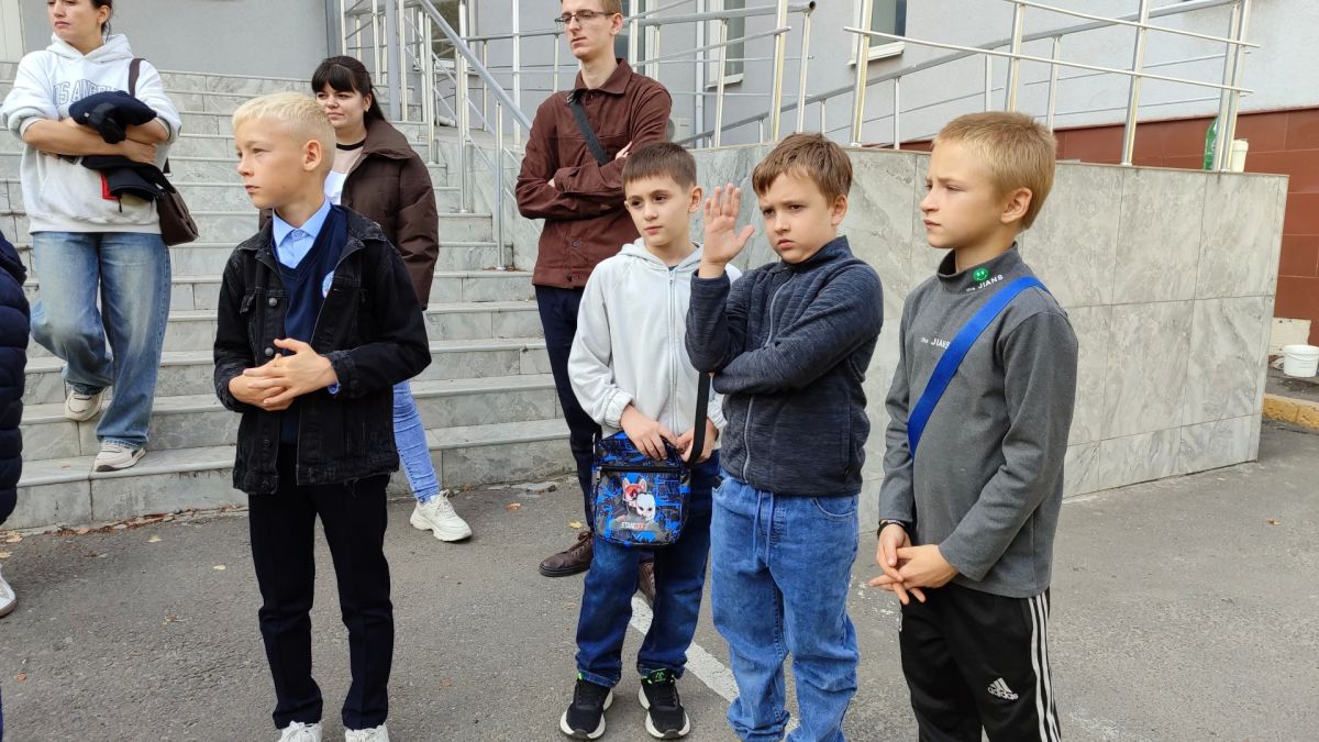 Учащиеся Луганской школы заглянули в гости на скорую помощь Учащиеся Луганской школы заглянули в гости на скорую помощь