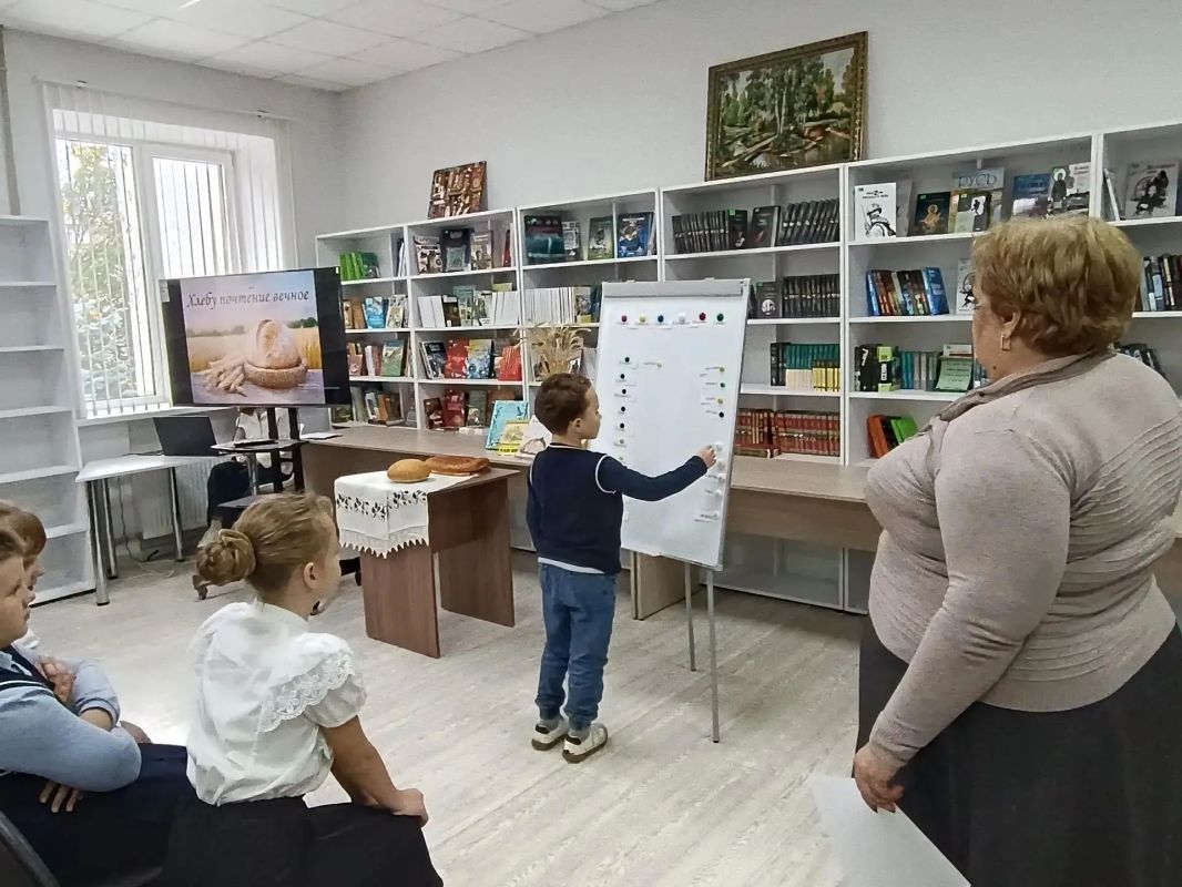 «Хлебу почтение вечное»: в Кировской детской библиотеке отметили Всемирный день хлеба «Хлебу почтение вечное»: в Кировской детской библиотеке отметили Всемирный день хлеба