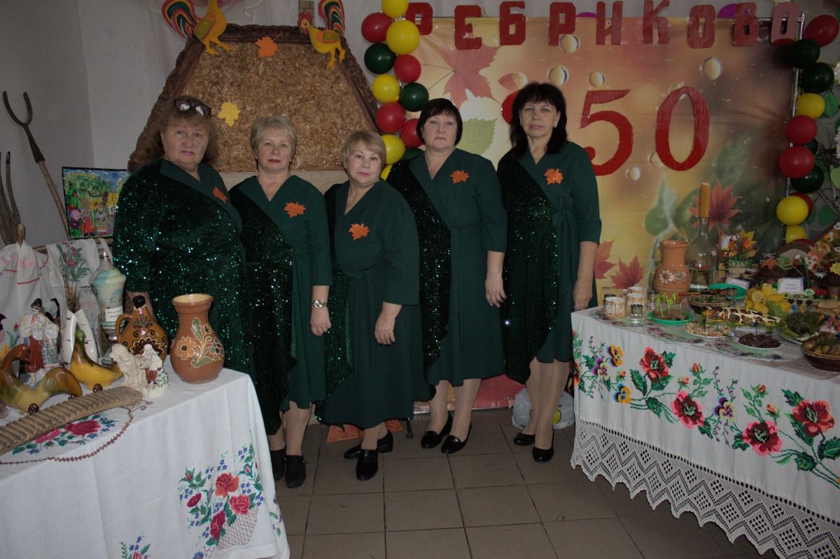 Делом едины. Елена Шаповалова: 40 лет на благо детей и родного села Есть люди, чья жизнь - это не просто биография, а целая история заботы, труда и верности своему делу Делом едины. Елена Шаповалова: 40 лет на благо детей и родного села Есть люди, чья жизнь - это не просто биография, а целая история заботы, труда и верности своему делу