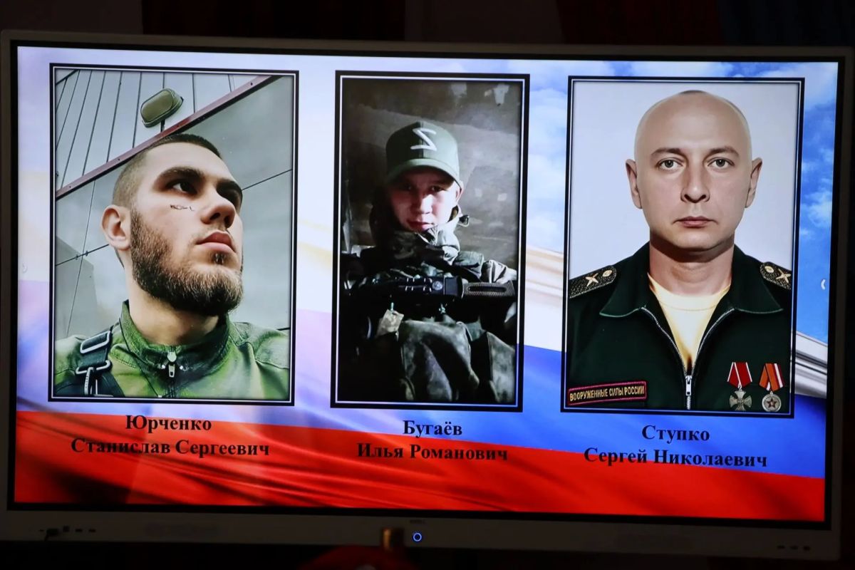 Сегодня в УВК № 4 им. В. Болотова открыли три парты Героя