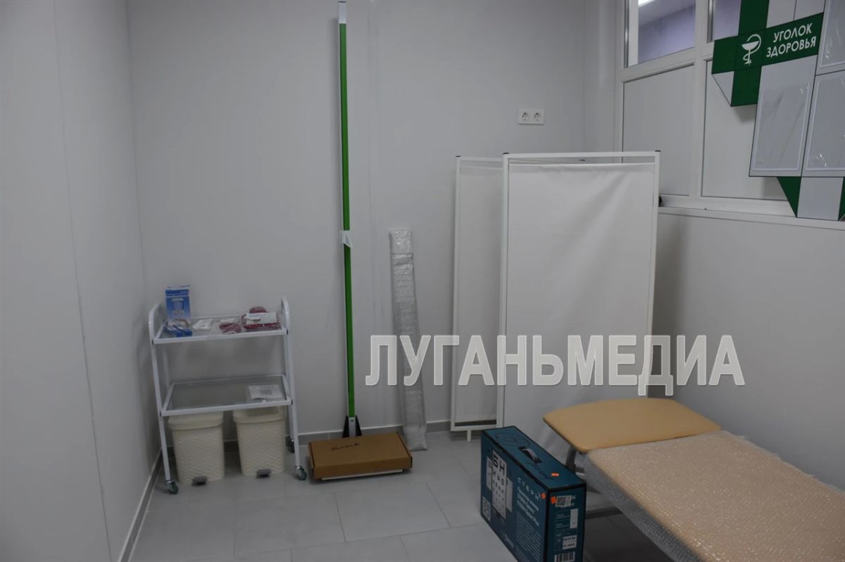 В Брянке единороссы провели инспектирование хода ремонтных работ в дошкольном подразделении УВК № 6 В Брянке единороссы провели инспектирование хода ремонтных работ в дошкольном подразделении УВК № 6