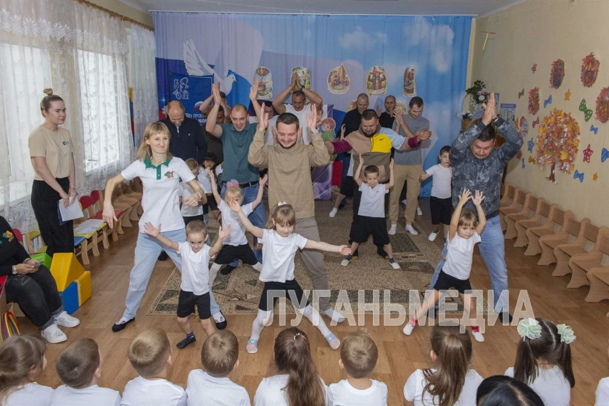В Луганске прошли спортивные эстафеты, посвященные празднованию Дня отца В Луганске прошли спортивные эстафеты, посвященные празднованию Дня отца