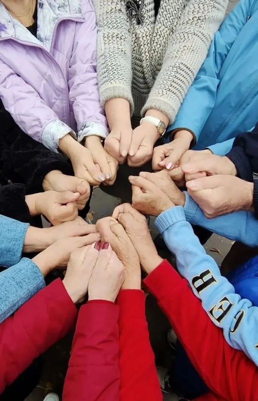 В Лутугинском КЦСОН прошло занятие по пальчиковой гимнастике для старшего поколения В Лутугинском КЦСОН прошло занятие по пальчиковой гимнастике для старшего поколения