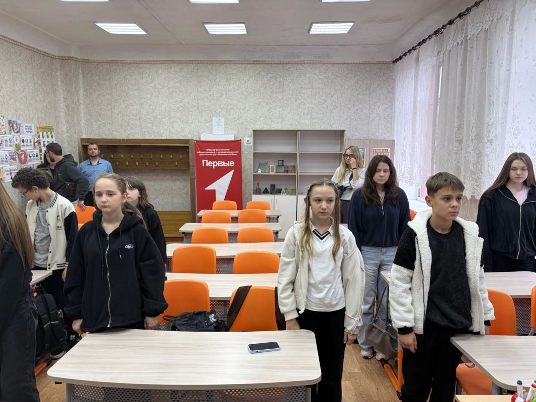 16 октября в УВК №1 с учащимися казачьего класса было проведено мероприятие «Святое дело – Родине служить», целью которого было знакомство с историей Дня памяти воинской казачьей славы, историей казачества, о воинской... 16 октября в УВК №1 с учащимися казачьего класса было проведено мероприятие «Святое дело – Родине служить», целью которого было знакомство с историей Дня памяти воинской казачьей славы, историей казачества, о воинской...
