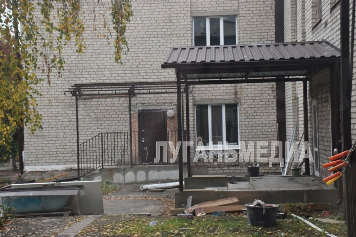 В Брянке единороссы провели инспектирование хода ремонтных работ в дошкольном подразделении УВК № 6 В Брянке единороссы провели инспектирование хода ремонтных работ в дошкольном подразделении УВК № 6