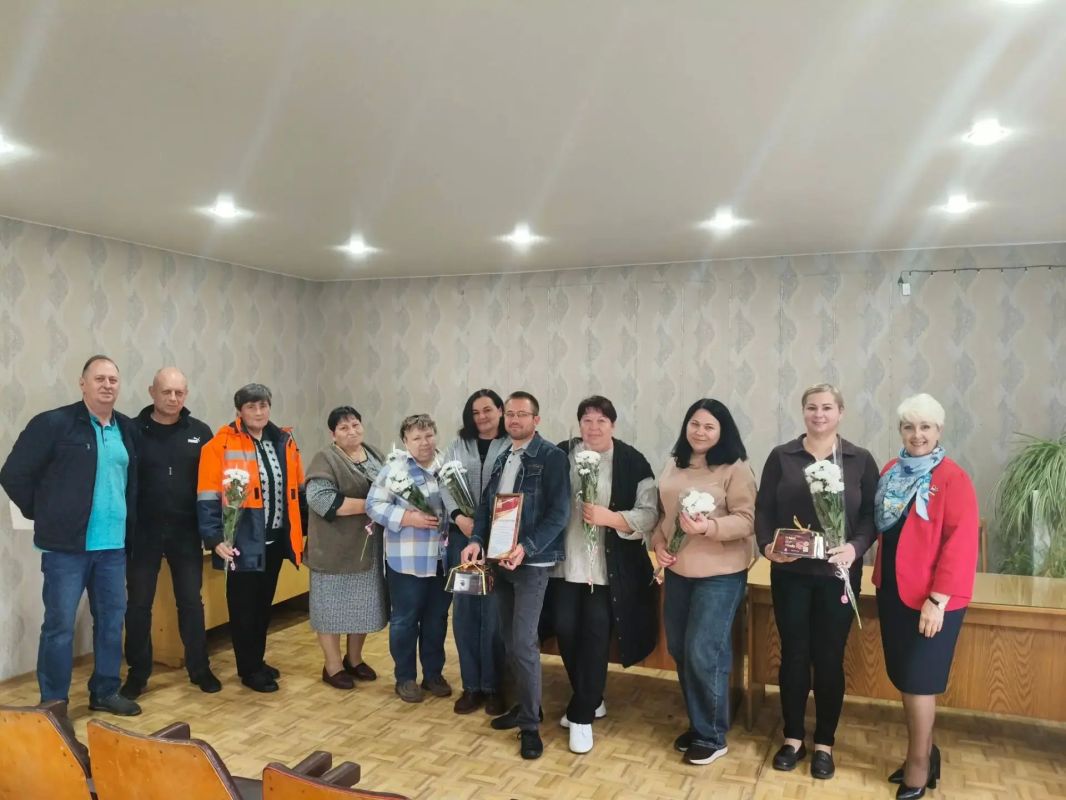 Руководство Совета округа поздравило коллектив дорожной службы с профессиональным праздником